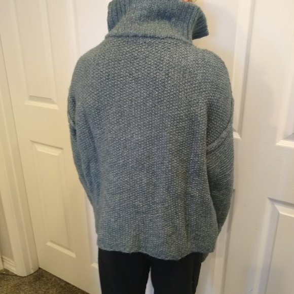 Universal Threat Funnel Neck Quarter Zip Sage Sweater M - Picture 9 of 9